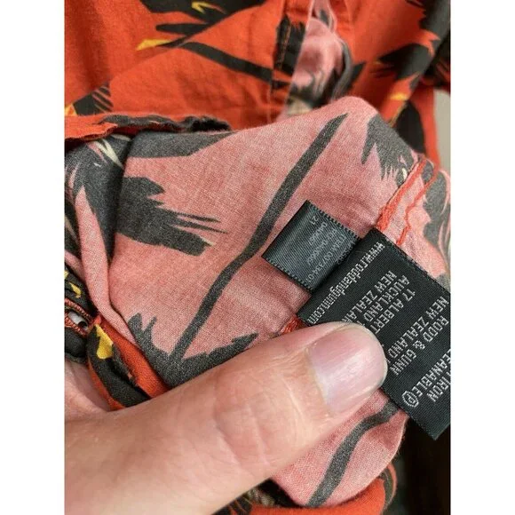 Rodd  And Gunn Dress Shirt Mens Medium Red Floral Sports Fit Hawaiian Button Up - Picture 7 of 7